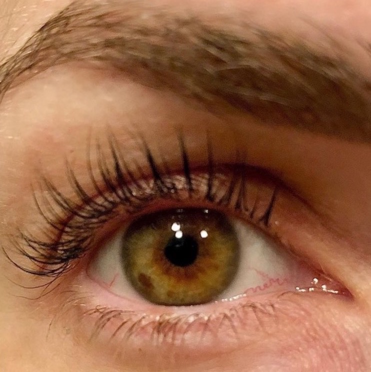 Eye with eyelash done